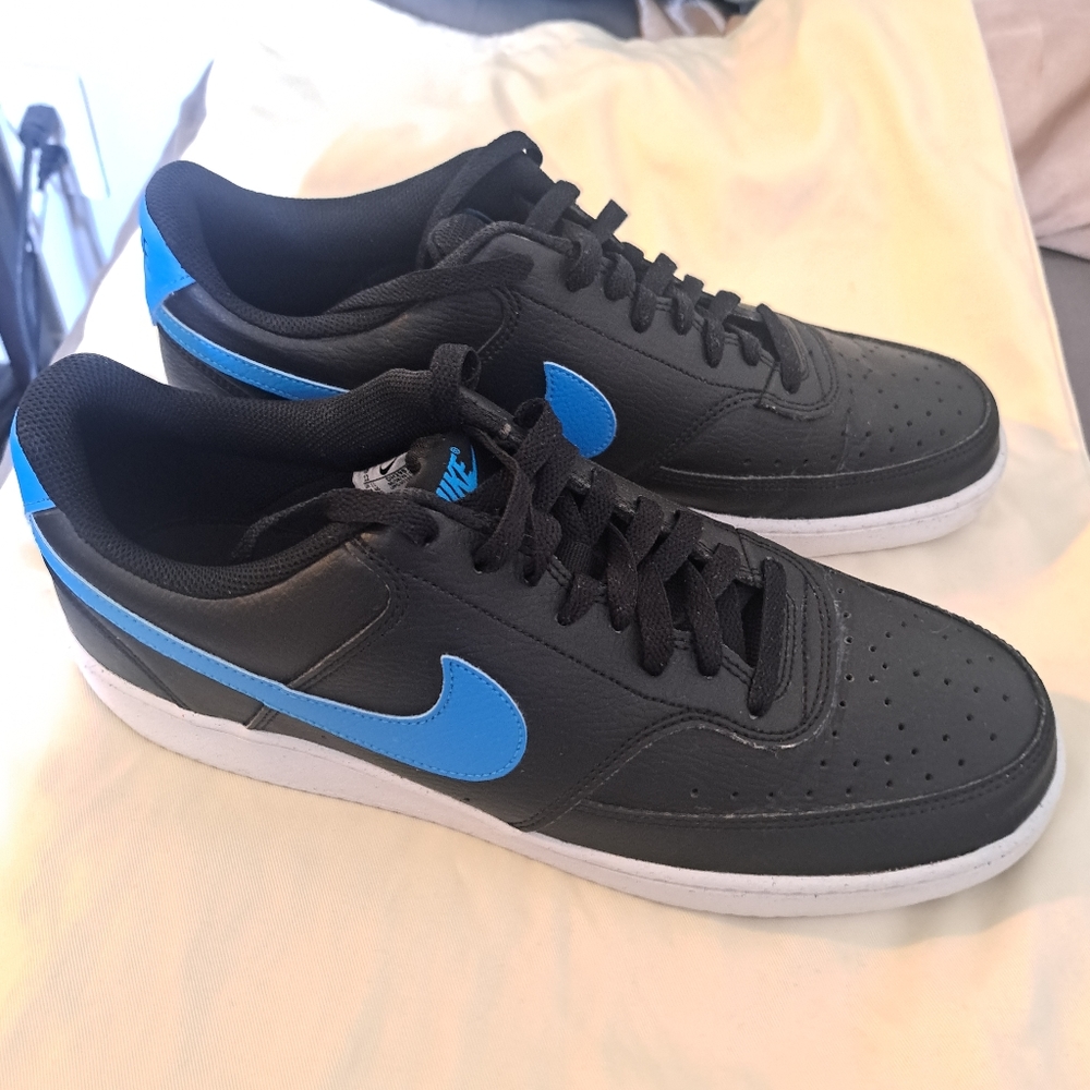 Men's Nike Court Side Low-Top Shoes | Size: 12 | Pre-owned | Good Condition